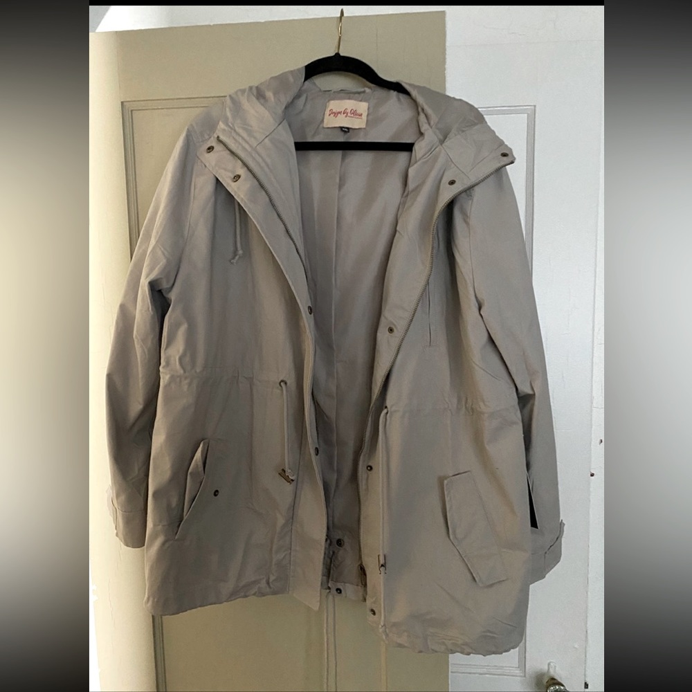 Lightweight womens hooded jacket